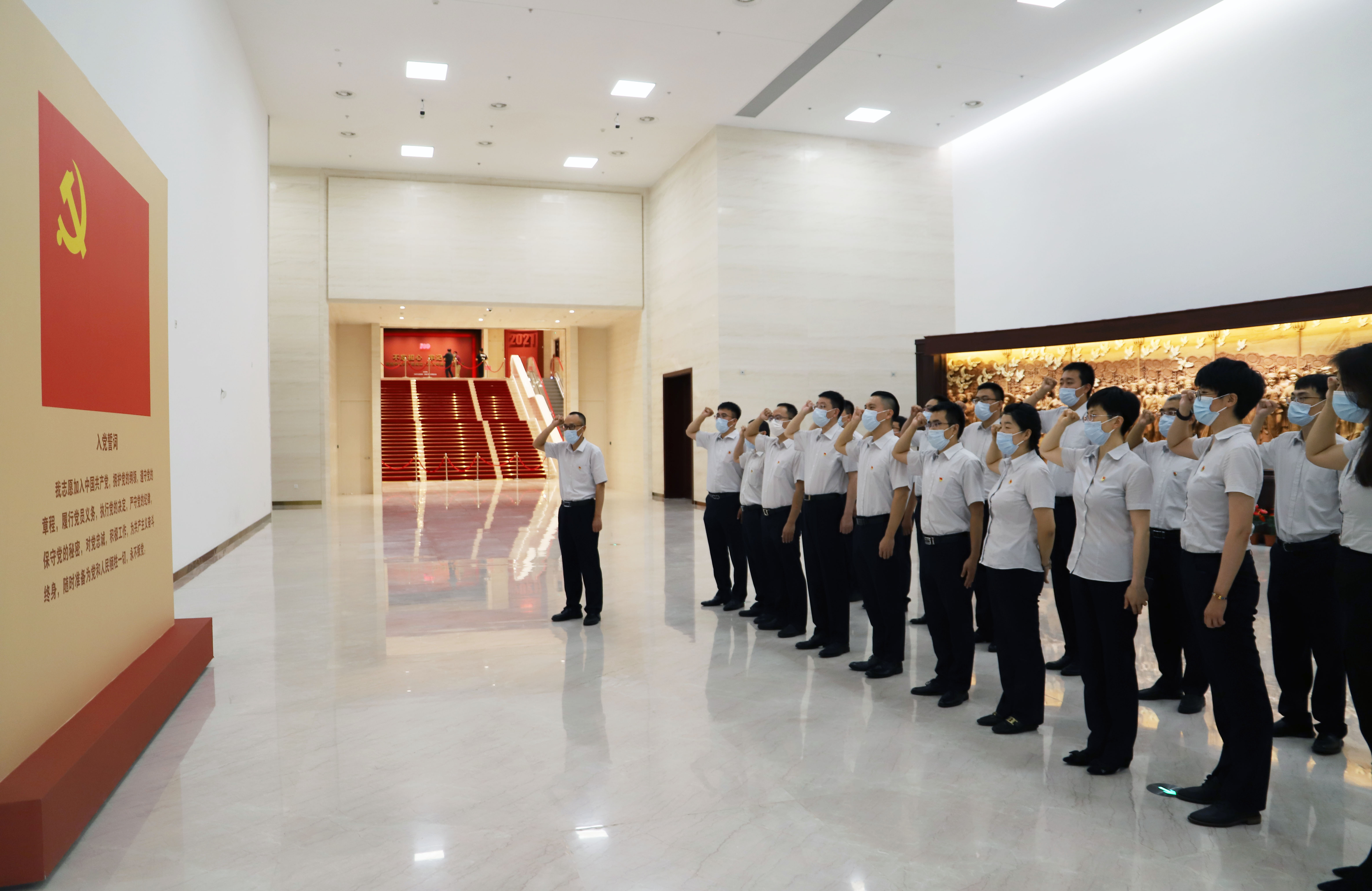 合影-宣誓.jpg 合影-宣誓.jpg